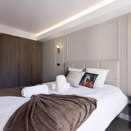 La Lorraine - Proche Plage, 10m Palais, Central, Clim, Moderne