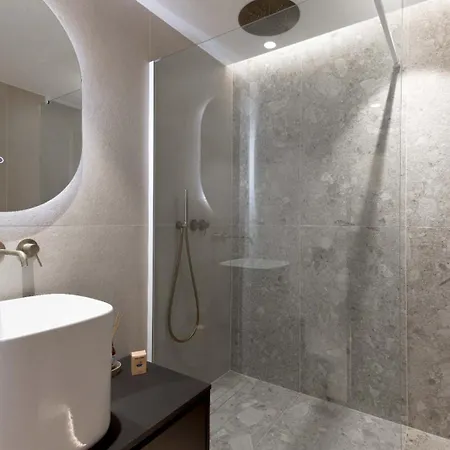 La Lorraine - Proche Plage, 10m Palais, Central, Clim, Moderne