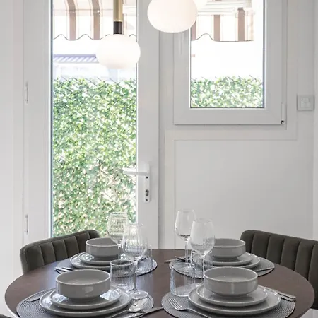 La Lorraine - Proche Plage, 10m Palais, Central, Clim, Moderne *